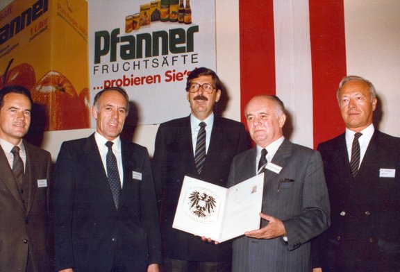 pfanner-getraenke-vizekanzler-dr-steger-staatswappen-1984.jpg
