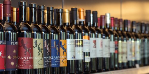 Pfanner Getränke Vinothek & Shop Foto aus dem Pfanner Shop mit Weinflaschen