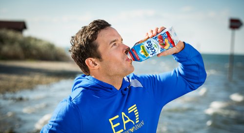 Christof Innerhofer mit Pfanner Eistee Pfirsich mit 30% weniger Zucker