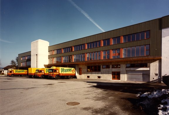 pfanner-getraenke-produktionshalle-lauterach-1982.jpg